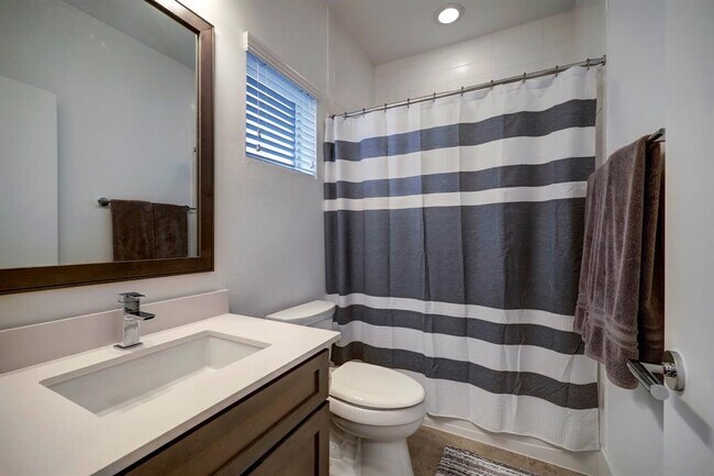 Building Photo - 2007 Brun St