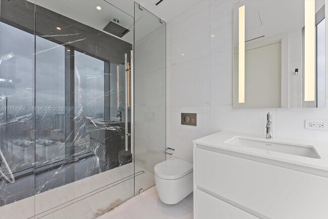 Building Photo - 300 Biscayne Blvd Way