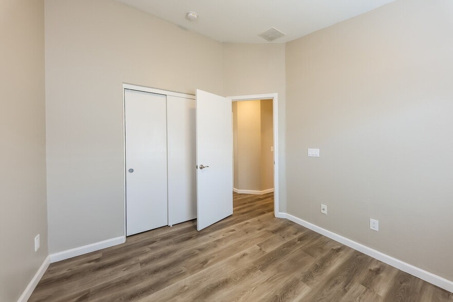 Building Photo - 10016 W Gross Ave