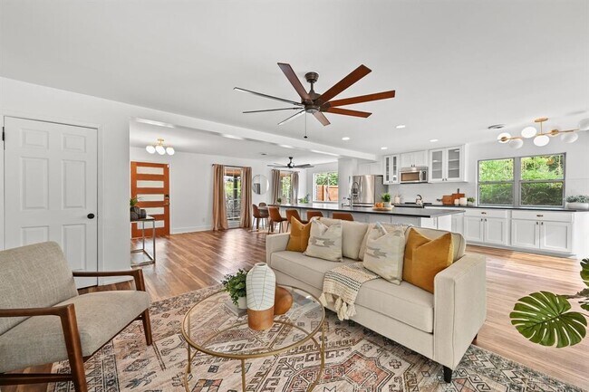 Building Photo - 3405 Santa Fe Dr