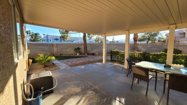 Building Photo - GORGEOUS 4/3 IN THE SW!!!