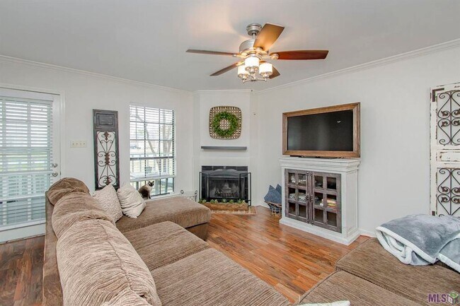 Building Photo - 2BR/2.5BA Corner Townhome – Near Woman’s Hospital