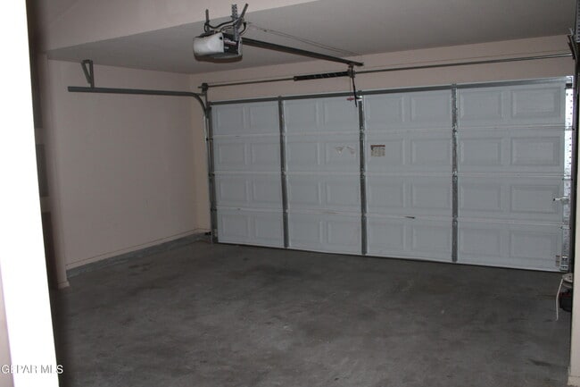 Building Photo - 14561 Jesus Almeida