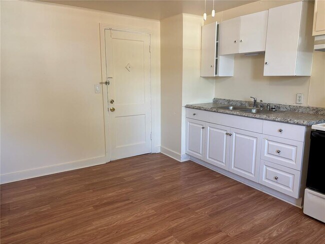 Building Photo - 507 Cleveland Ave SW