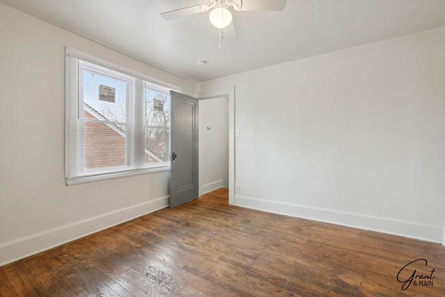 Building Photo - 3 bedroom $1450