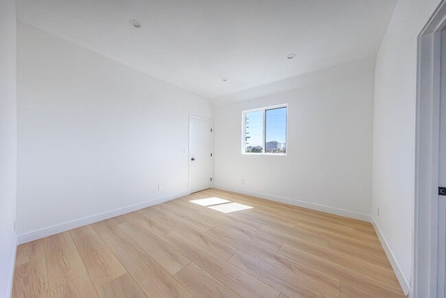 Building Photo - 1954 Purdue Ave