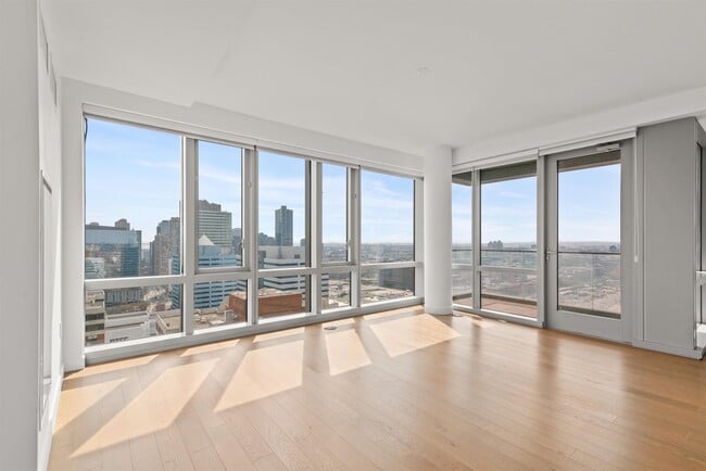 Building Photo - 75 Park Ln S