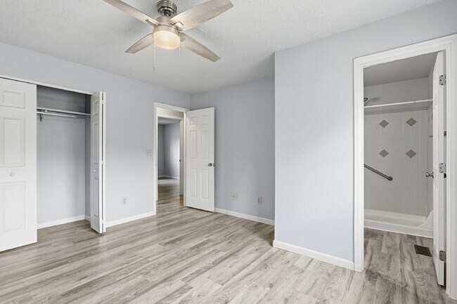 Building Photo - $1,840.95 - 3 Bed, 2 Bath Home with fenced yard and $300 move in special.