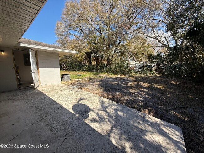 Building Photo - 324 Bay Ave