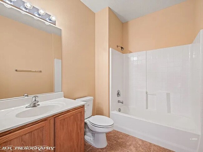 Building Photo - APPLICATION PENDING- Spacious & Move-In Re...