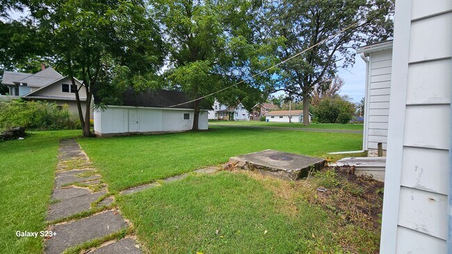 Building Photo - Spacious 2bdrm in Minier