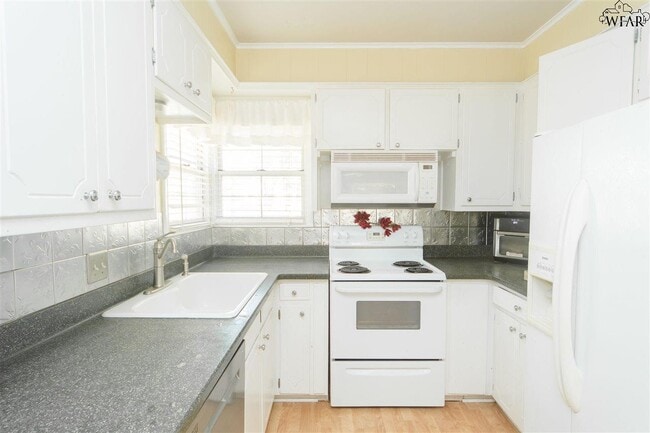 Building Photo - 2415 Ellingham