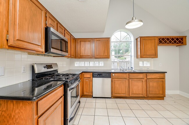 Building Photo - 1206 Green Knoll Dr