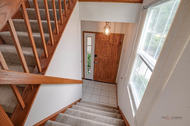 Building Photo - 614 Le Parc Cir