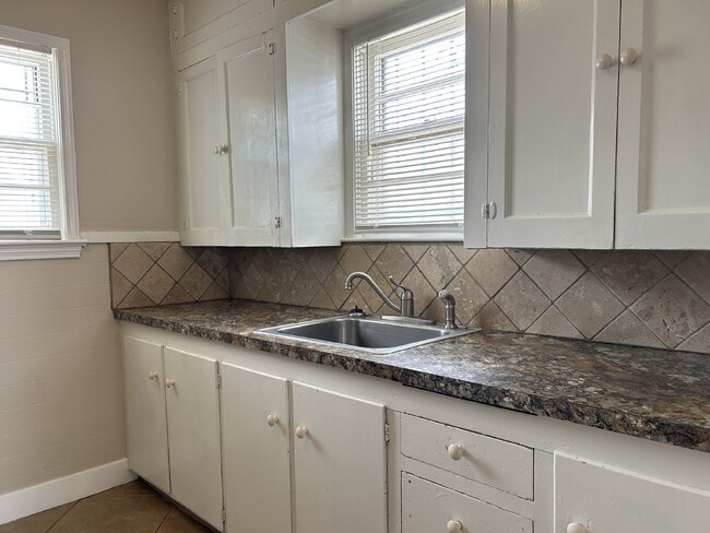Building Photo - Heart of  Lubbock Delight: 2 Bedrooms, Bre...