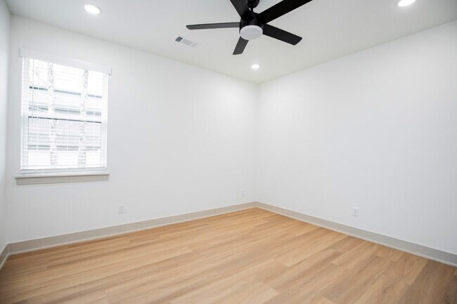Building Photo - 4 Romine Pl