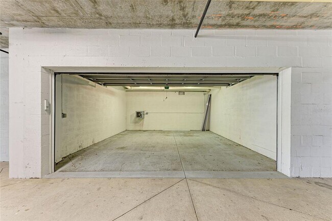 Building Photo - 232 Hidden Bay Dr