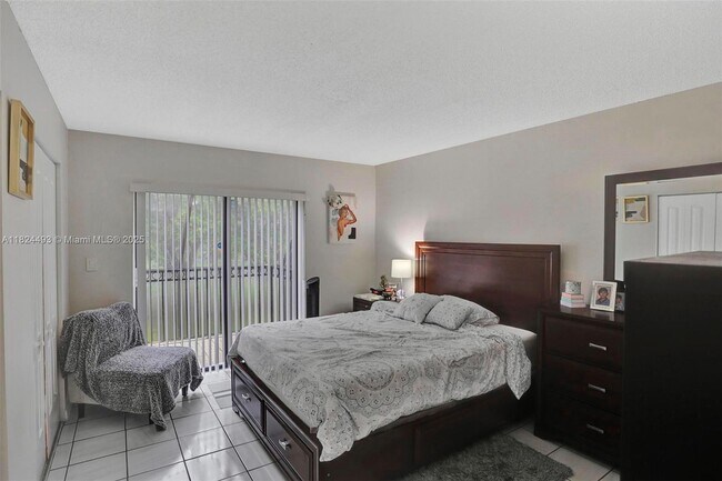 Building Photo - 10540 SW 154th Ct