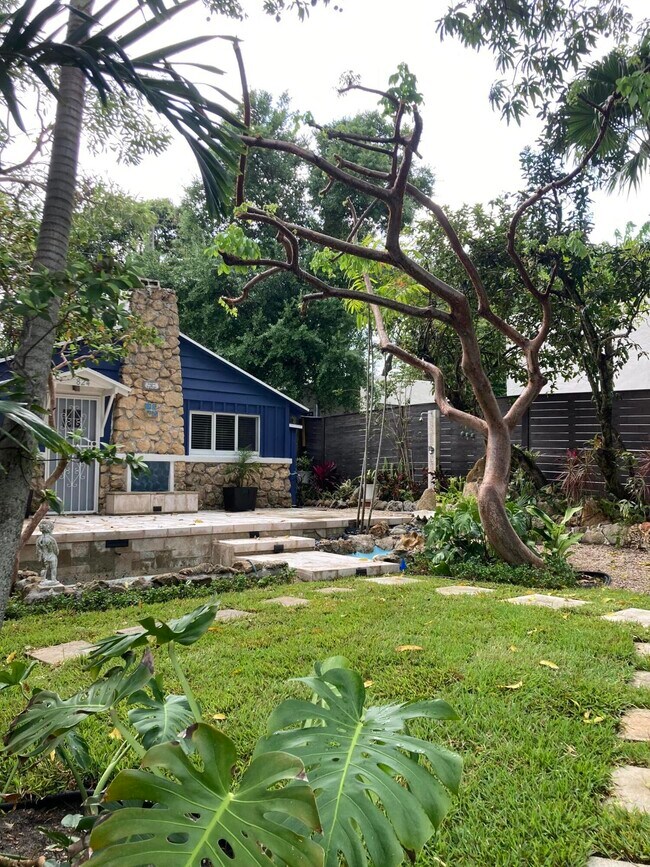 Building Photo - 824 35th St