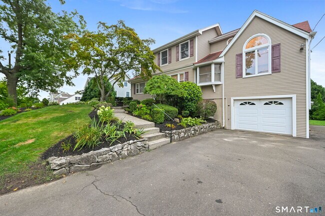 Building Photo - 18 Windy Knolls