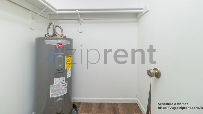 Building Photo - 604 Roselyn Ave