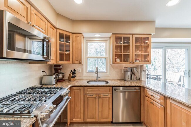Building Photo - 8606 Etta Dr