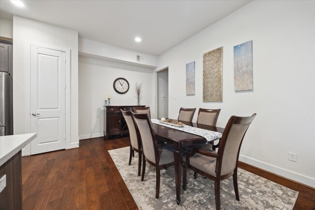 Building Photo - 8806 Hollister Pine Ct