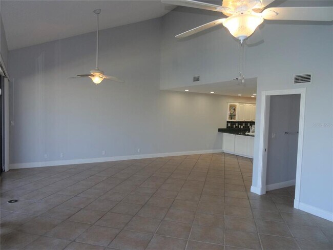 Building Photo - 2775 Kipps Colony Dr S