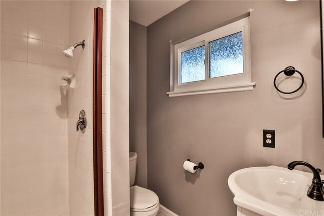 Building Photo - 16862 Coach Ln