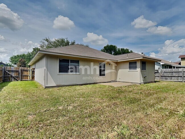 Building Photo - 102 Quail Cir