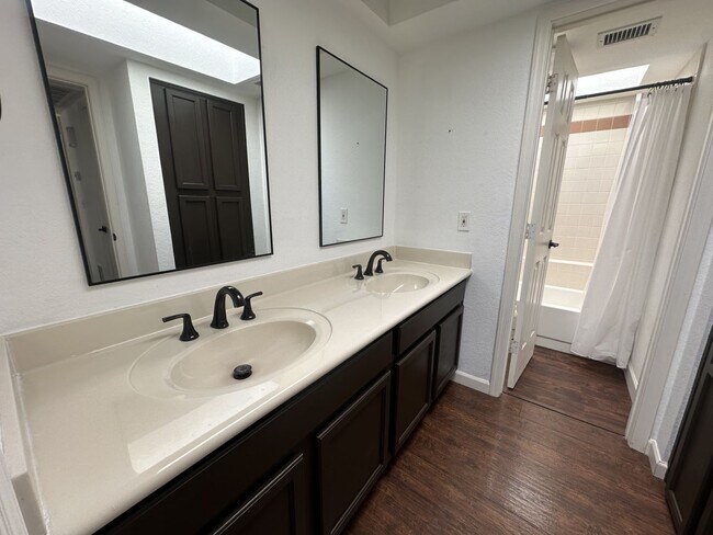 Building Photo - Point South Mountain; Located in the highly desirable Point South Mountain Community, resort styl...