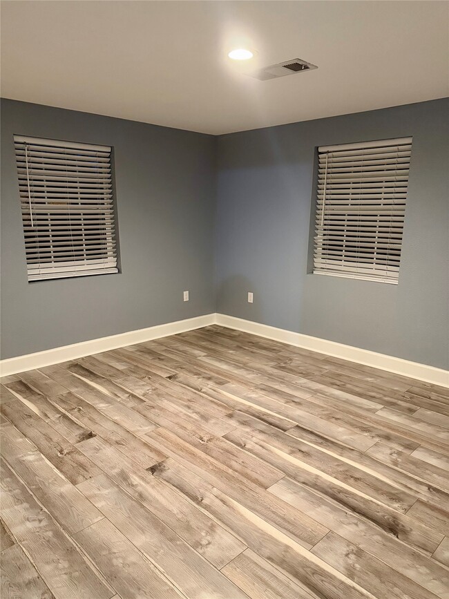 Building Photo - 2322 Central St