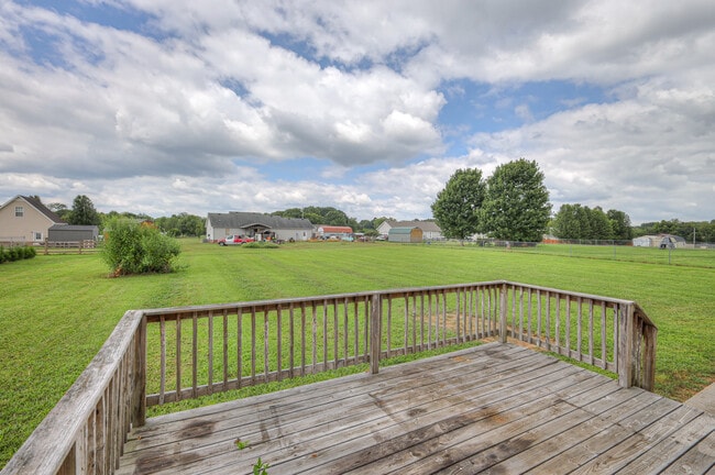Building Photo - 119 Broomsage Cir