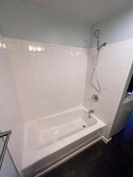 Bathroom 1 - 94 Graham St