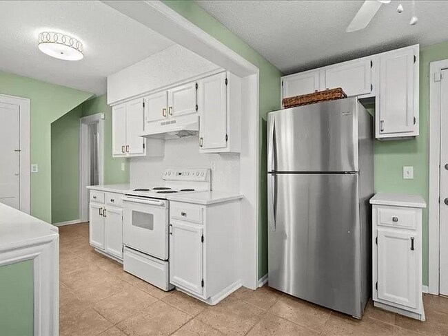 Building Photo - 7527 Madison Ave