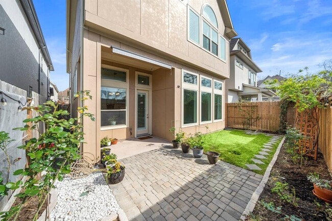 Building Photo - 1405 Arkley Way