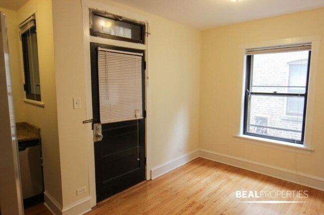 Building Photo - 1 bedroom in CHICAGO IL 60625