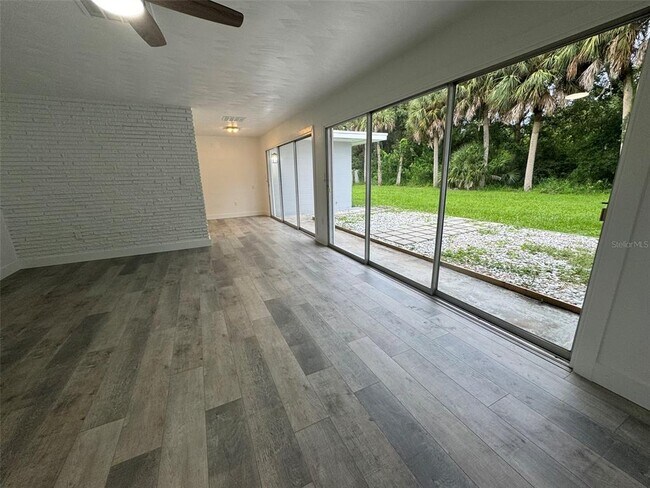 Building Photo - 116 Myakka Dr