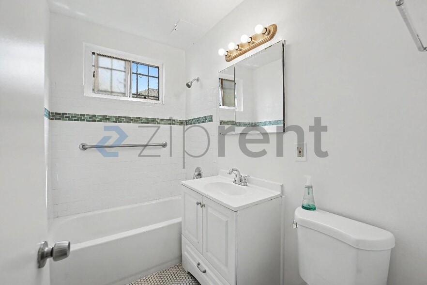 Building Photo - Unit 2