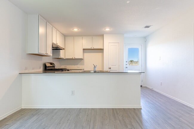 Building Photo - 9143 Coronal Rings