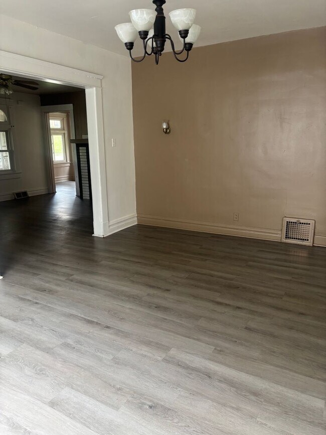 Building Photo - 814 Highland Ave