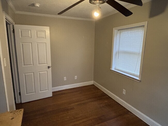 Building Photo - 1042 Bose Ave