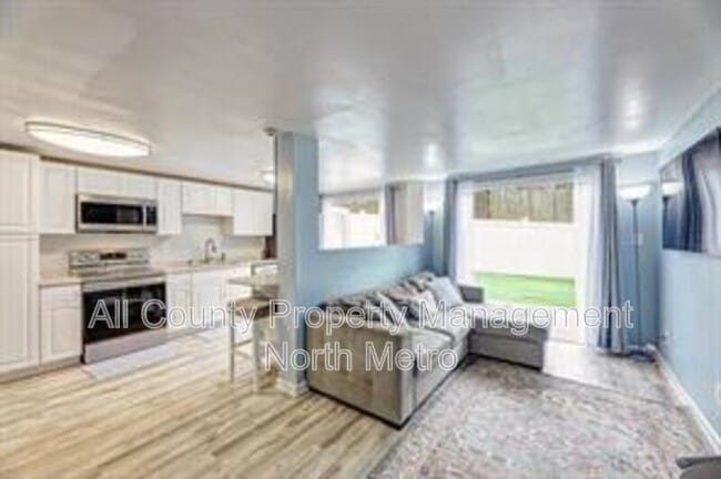 Building Photo - 5606 Roberts Dr