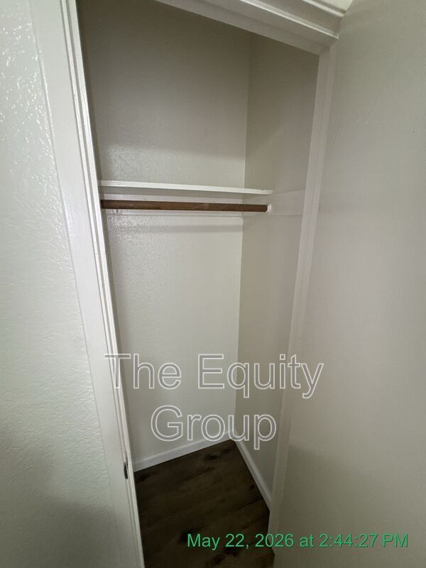 Building Photo - 148 S Peppertree St