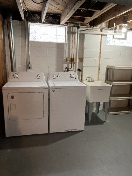 Building Photo - 1509 Chapin Ave