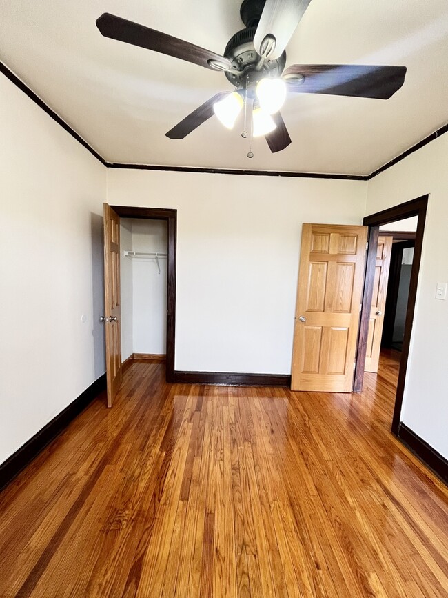 Building Photo - 2150 N Kildare Ave