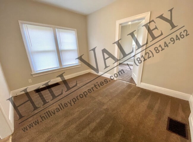 Building Photo - Two Bedroom Bungalow - East Side Location