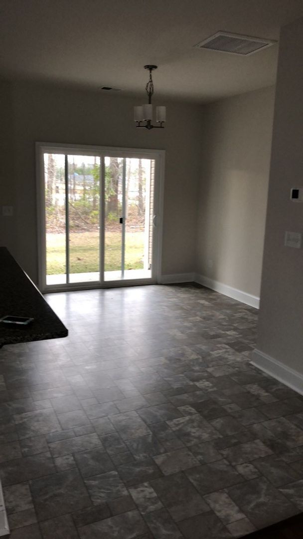 Building Photo - 3BR  2.5BA TOWNHOME