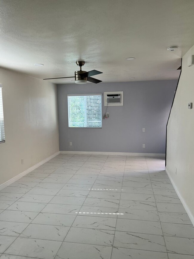 Building Photo - $2,650 - 2 Bed 1 Bath House in San Diego