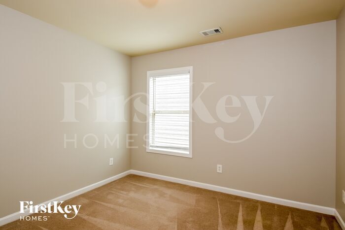 Building Photo - 415 Belmont Way